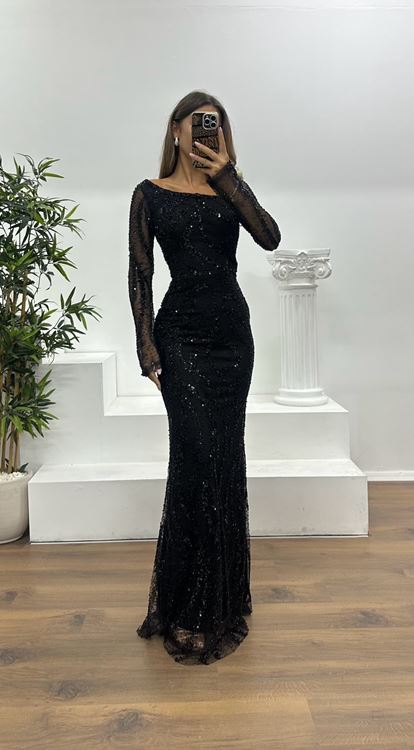 Schwarzes Abendkleid mit asymmetrischem Kragen und Stickerei
