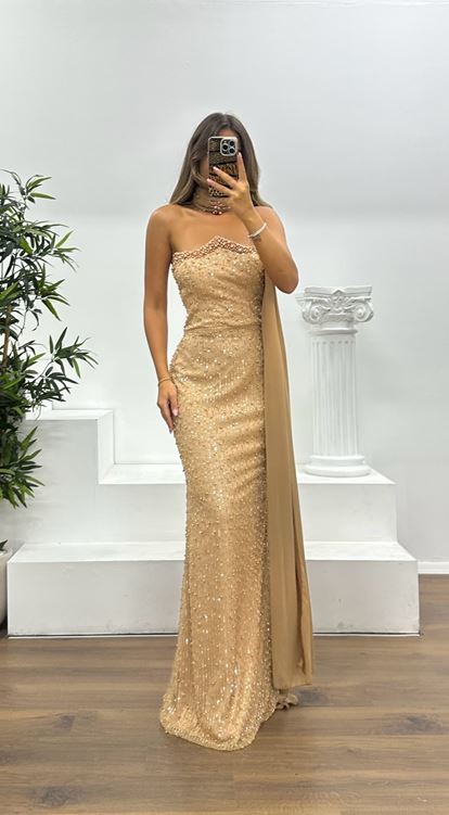 Abito da sera senza spalline color oro ricamato