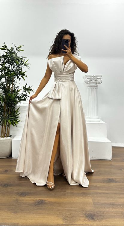 Robe de soirée bouffante asymétrique en pierre