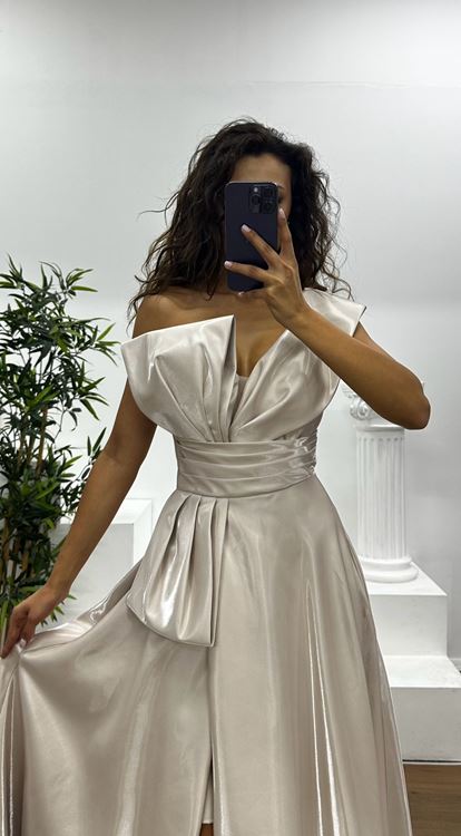 Robe de soirée bouffante asymétrique en pierre