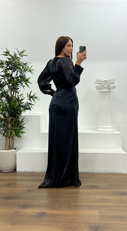 Abito da sera nero a pieghe con scollo a V  taglie forti 