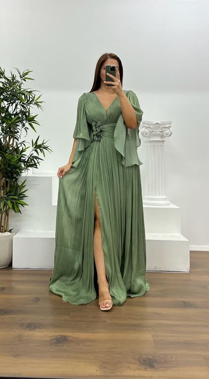 Abito da sera taglie forti con scollo a V  dettaglio in vita e pieghe  colore oliva 