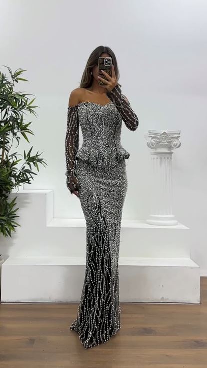 Siyah Kayık Yaka İşlemeli Abiye Elbise