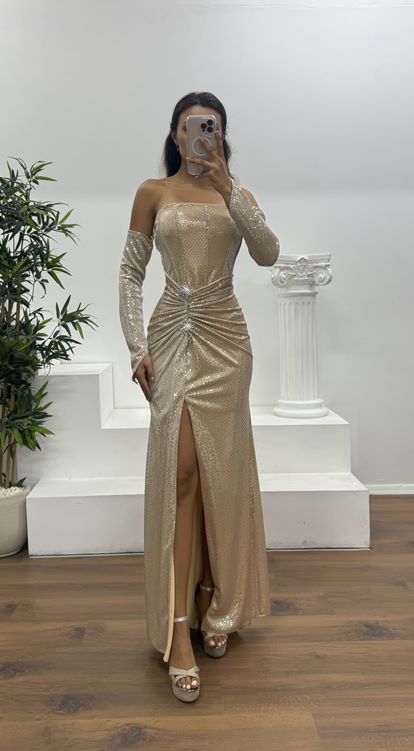 Gold Straplez Broş Detay Abiye Elbise