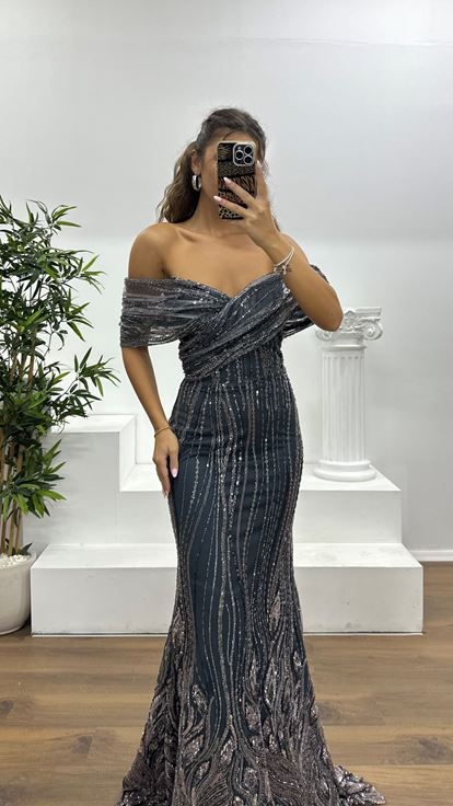 Gri Madonna Yaka İşlemeli Abiye Elbise