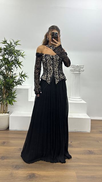Black Boat Neck Evening Dress