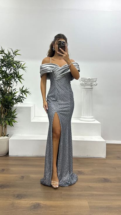 Gri Sırt Detay İşlemeli Abiye Elbise