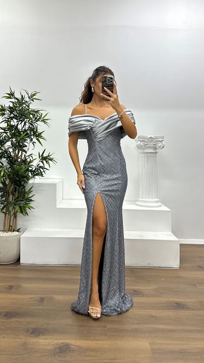 Gri Sırt Detay İşlemeli Abiye Elbise