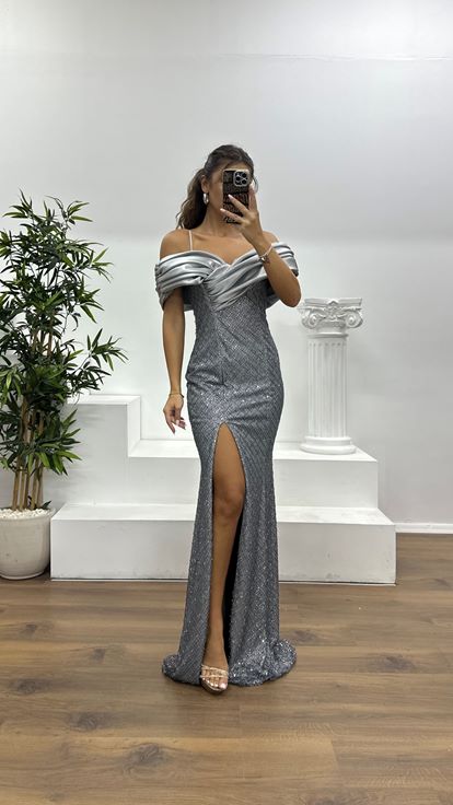 Gri Sırt Detay İşlemeli Abiye Elbise