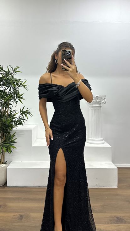 Siyah Sırt Detay İşlemeli Abiye Elbise