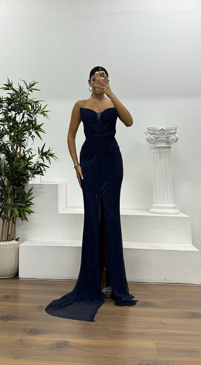 Marineblaues trägerloses Abendkleid