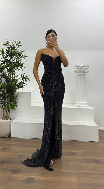 Schwarzes trägerloses Abendkleid