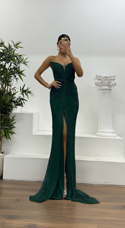 Smaragdgrünes trägerloses Abendkleid