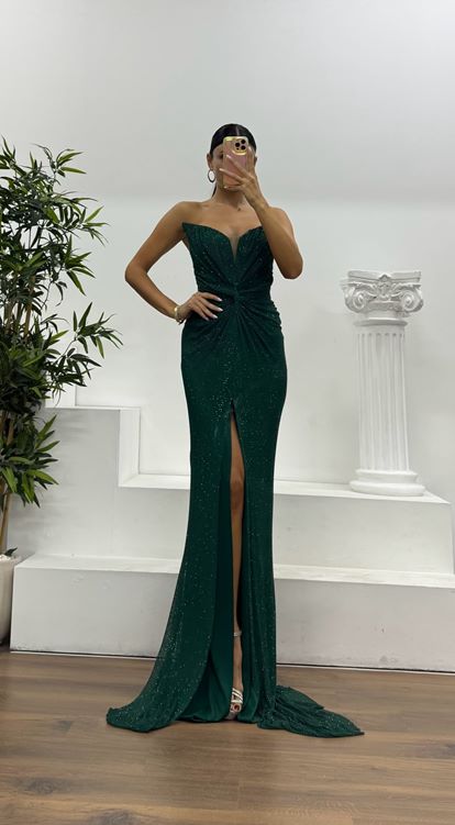 Smaragdgrünes trägerloses Abendkleid