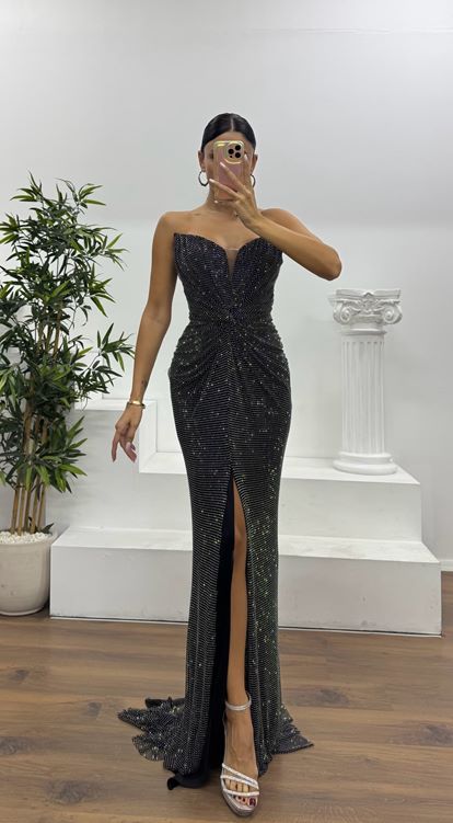 Schwarzes trägerloses Abendkleid von Jan Jan