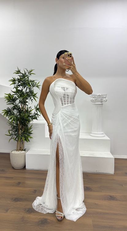 Trägerloses Abendkleid mit transparenter Spitze