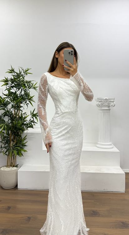 Beyaz Asimetrik Yaka İşlemeli Abiye Elbise