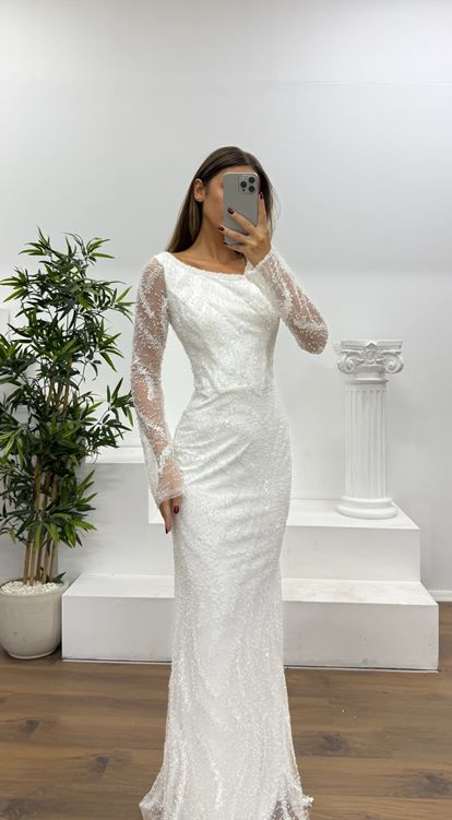 Beyaz Asimetrik Yaka İşlemeli Abiye Elbise