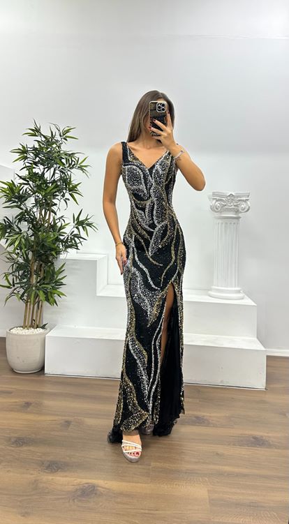 Siyah-Gold V Yaka Askılı Özel El İşlemesi Abiye Elbise