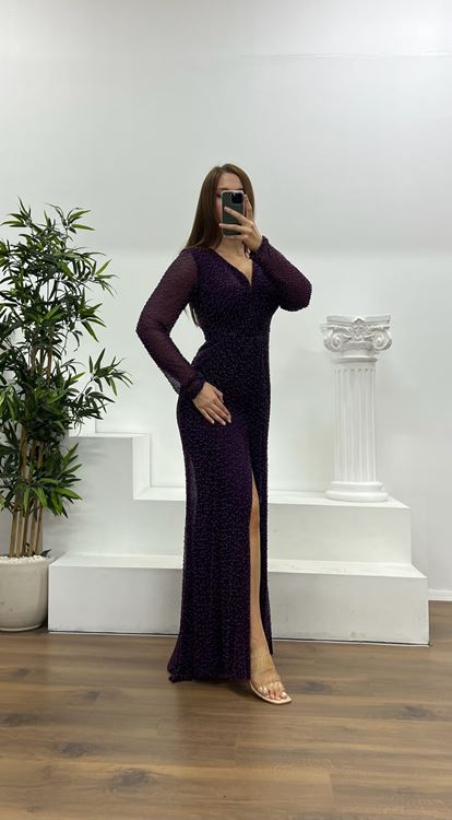 Abito da sera viola con scollo a V e decorazioni di perle  taglie forti 