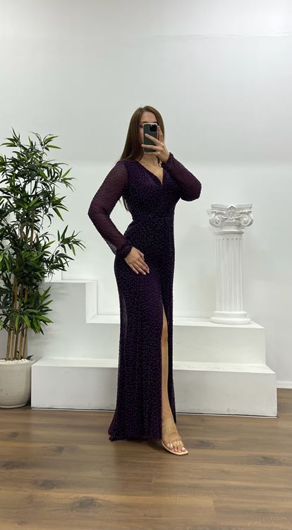 Abito da sera viola con scollo a V e decorazioni di perle  taglie forti 