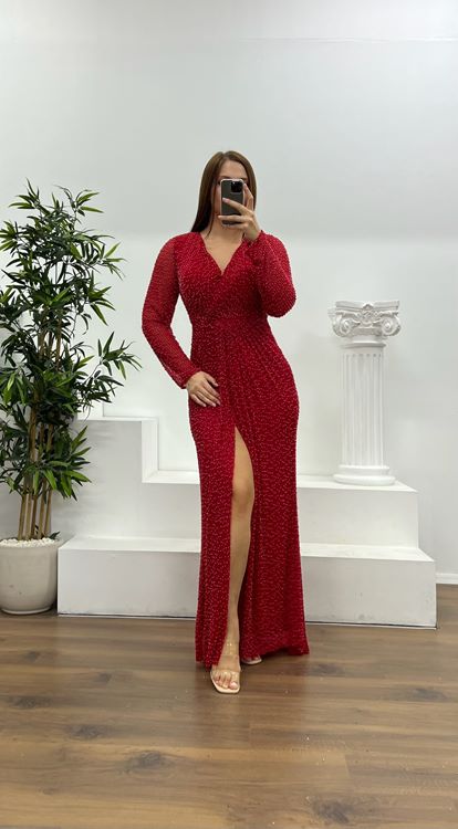 Abito da sera taglie forti rosso con scollo a V e decorazioni di perle