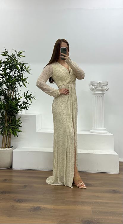 Abito da sera taglie forti con scollo a V e perle  impreziosito da pietre 