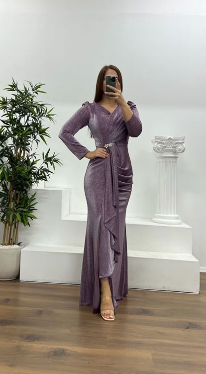 Robe de soirée grande taille à paillettes avec broche lilas