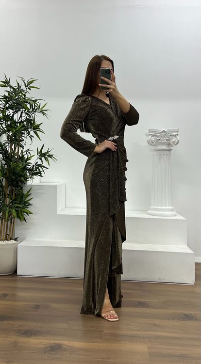 Robe de soirée grande taille à paillettes avec broche en cuivre