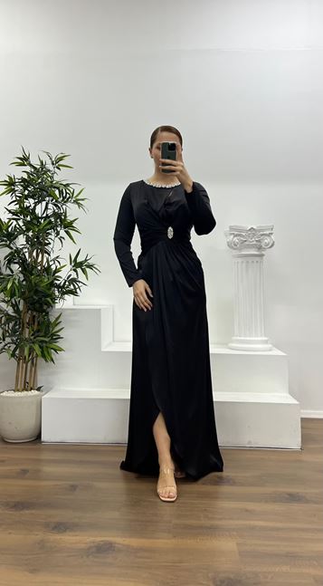 Siyah Yaka Taş Detay İşlemeli Saten Abiye Elbise