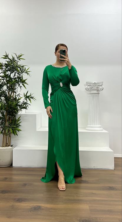 Zümrüt Yaka Taş Detay İşlemeli Saten Abiye Elbise