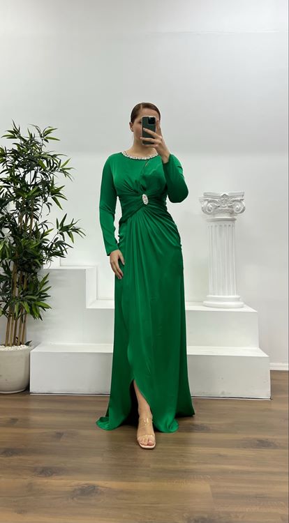 Zümrüt Yaka Taş Detay İşlemeli Saten Abiye Elbise