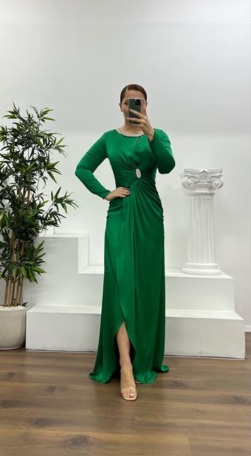 Zümrüt Yaka Taş Detay İşlemeli Saten Abiye Elbise