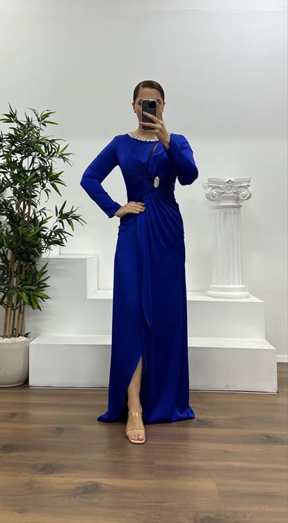 Saks Yaka Taş Detay İşlemeli Saten Abiye Elbise