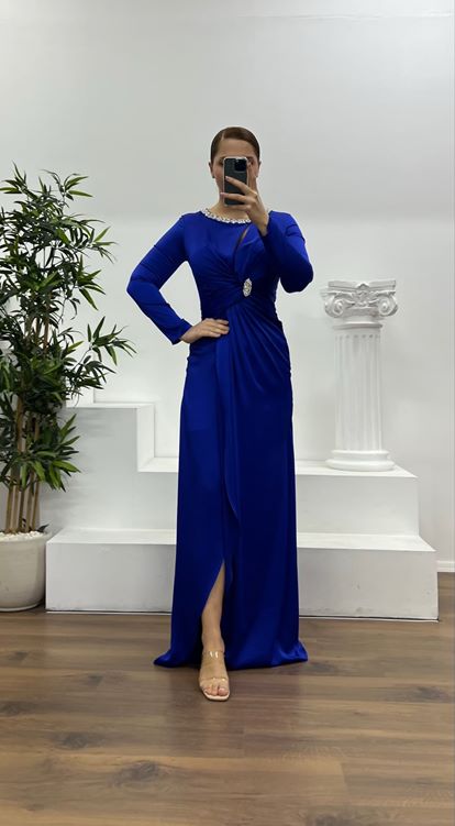 Saks Yaka Taş Detay İşlemeli Saten Abiye Elbise