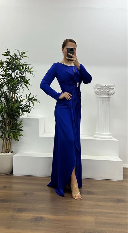 Saks Yaka Taş Detay İşlemeli Saten Abiye Elbise