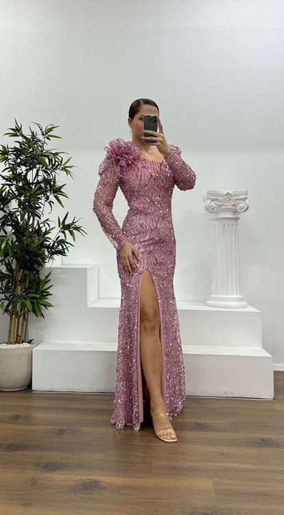 Vestido de noche rosa empolvado de talla grande con cuello cuadrado y bordados