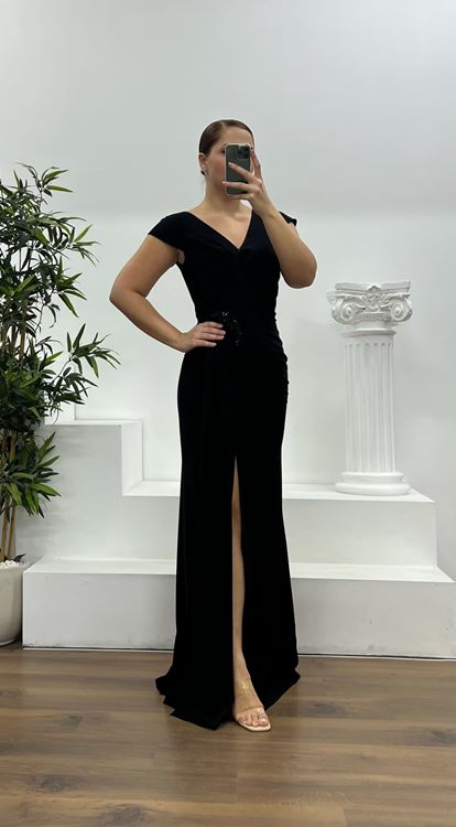 Schwarzes Abendkleid in Übergröße mit Taillendetail