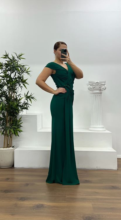 Grünes Abendkleid in Übergröße mit Taillendetail