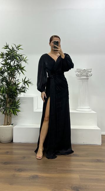Black V-Neck Pleated Plus Size Evening Dress