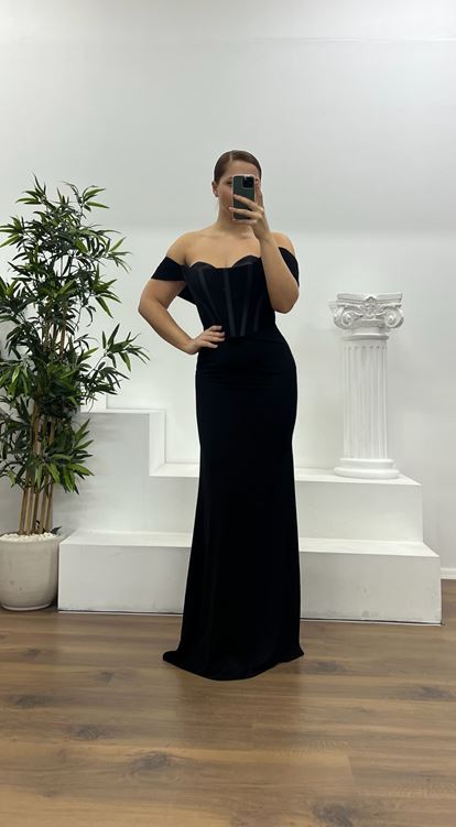 فستان سهرة أسود بدون حمالات بمقاسات كبيرة