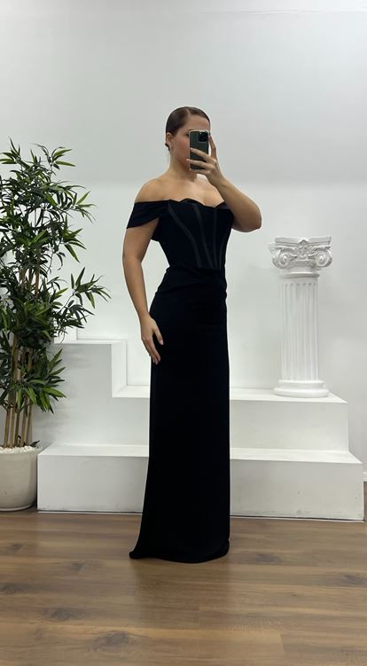 فستان سهرة أسود بدون حمالات بمقاسات كبيرة