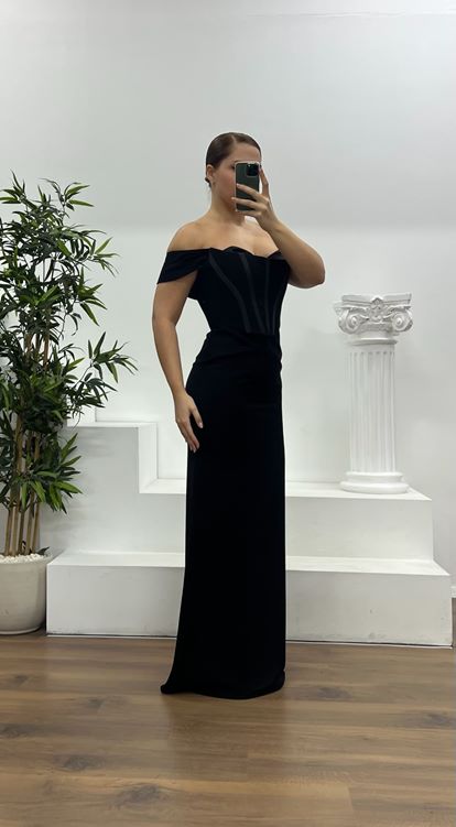 فستان سهرة أسود بدون حمالات بمقاسات كبيرة