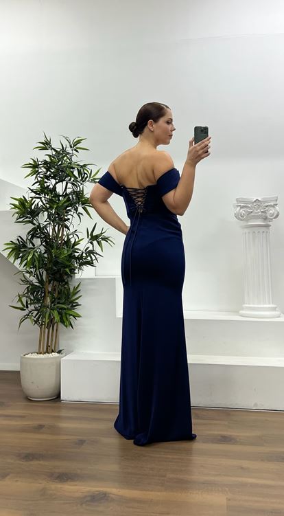 فستان سهرة أزرق داكن بدون حمالات بمقاس كبير