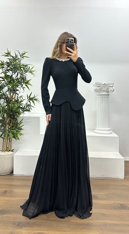 Siyah Yaka Taş Detay Piliseli  Abiye Elbise