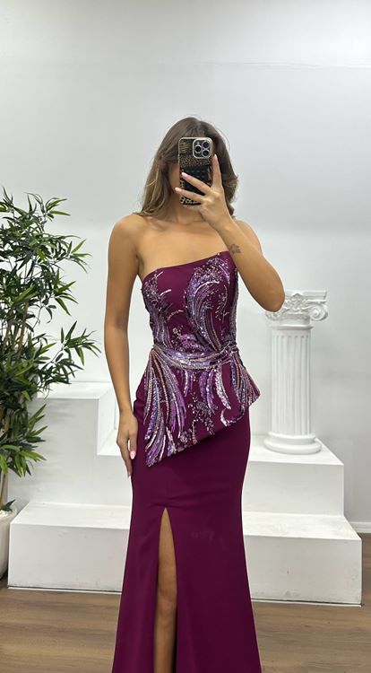 Lila trägerloses besticktes Abendkleid