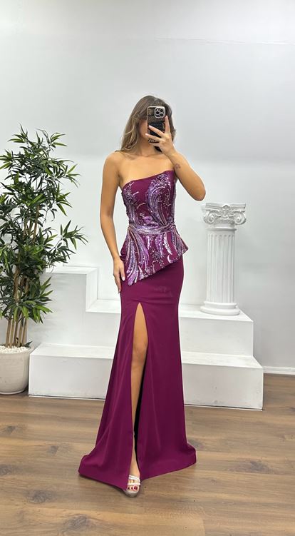 Lila trägerloses besticktes Abendkleid