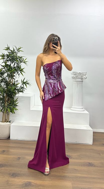 Lila trägerloses besticktes Abendkleid