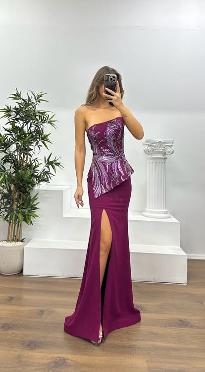 Lila trägerloses besticktes Abendkleid