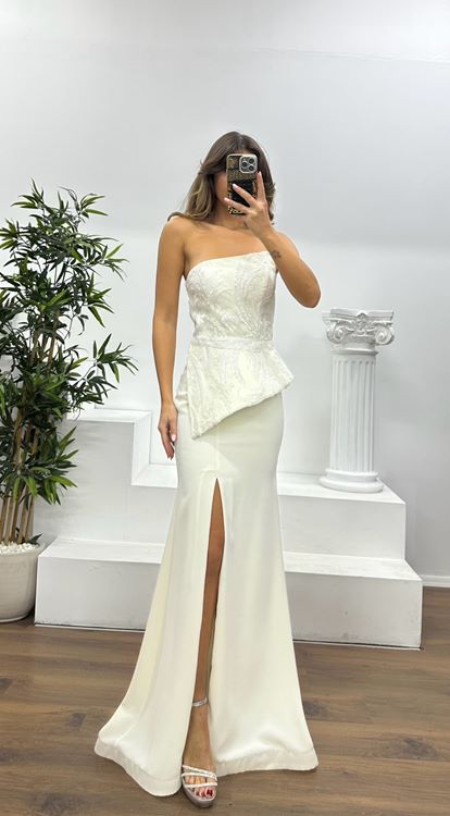 Trägerloses besticktes Abendkleid mit Knochen